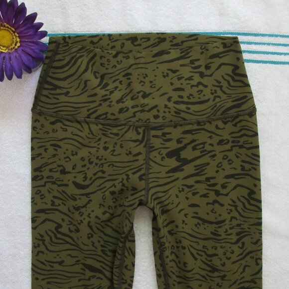 Athleta Green Patterned Leggings - Picture 4 of 11